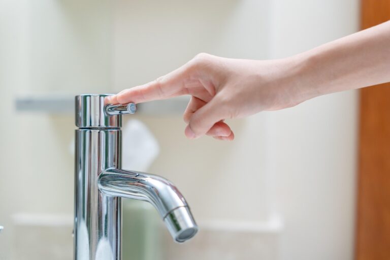 Pourquoi s’équiper d’un adoucisseur d’eau est un choix judicieux pour votre maison ?